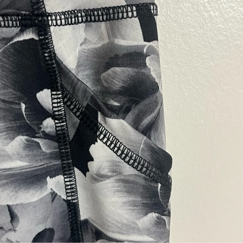 Girls Old Navy Active Leggings Go Dry Black White Tie Dye‎ Size 10-12